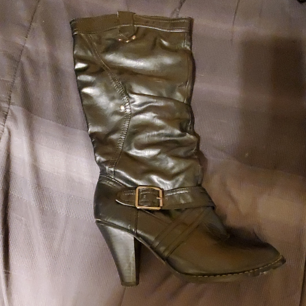 Boots - Picture 3 of 4